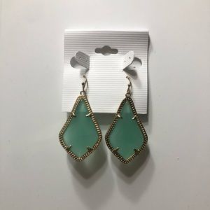 Kendra Scott earrings !